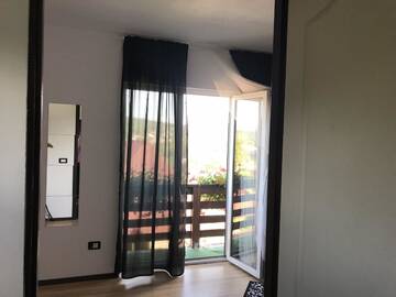 Фото номера Номер с кроватью размера «king-size» и балконом Гостевой дом Casa Relax г. Văleni 4